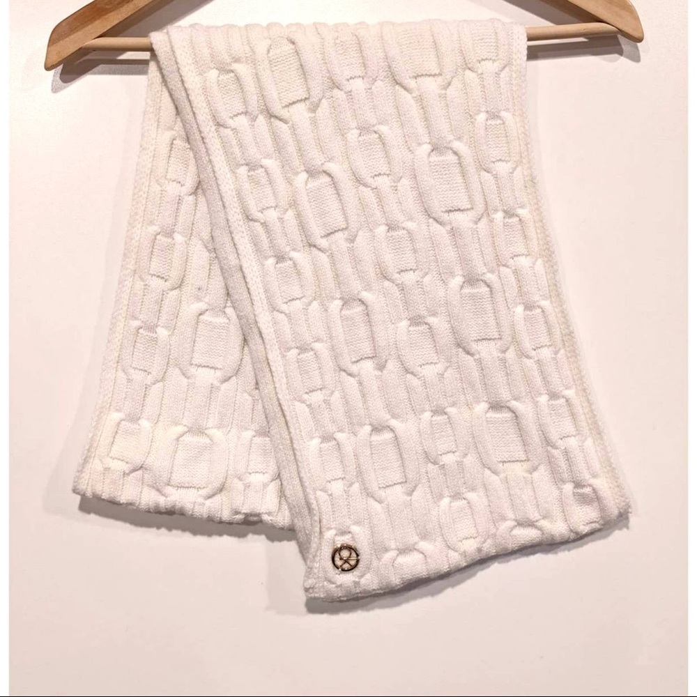 Calvin Klein White infinity Loop scarf Cable knit Gold-toned logo